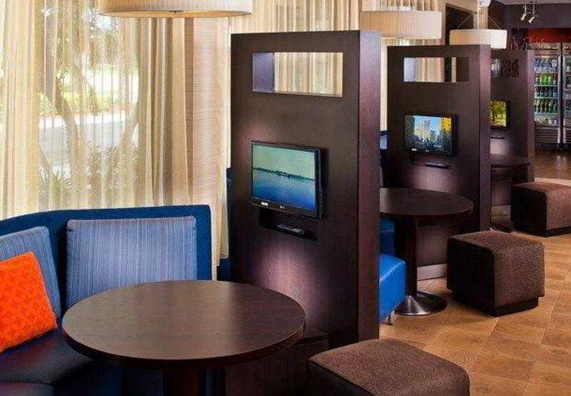 Courtyard Melbourne West Otel Dış mekan fotoğraf