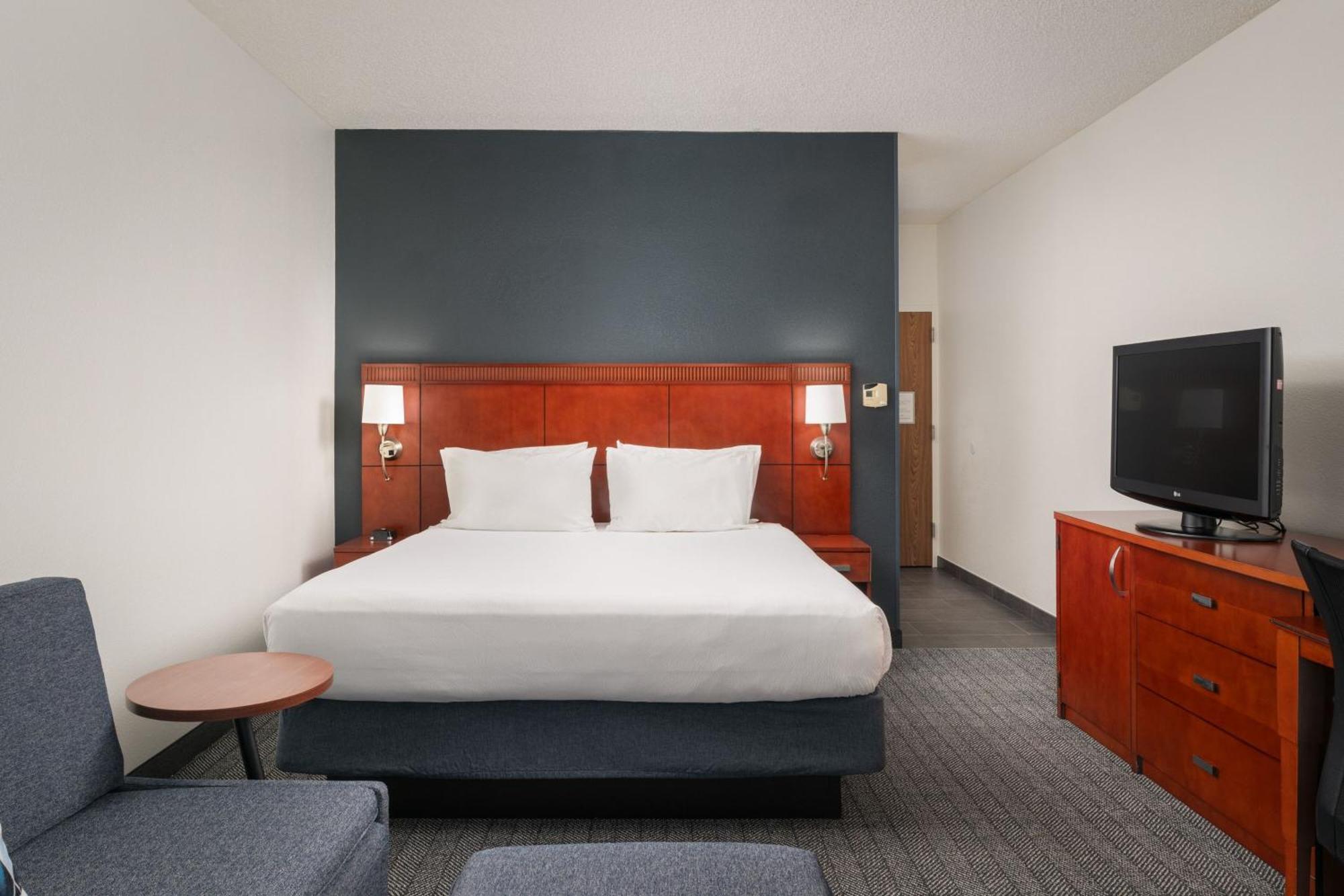 Courtyard Melbourne West Otel Dış mekan fotoğraf
