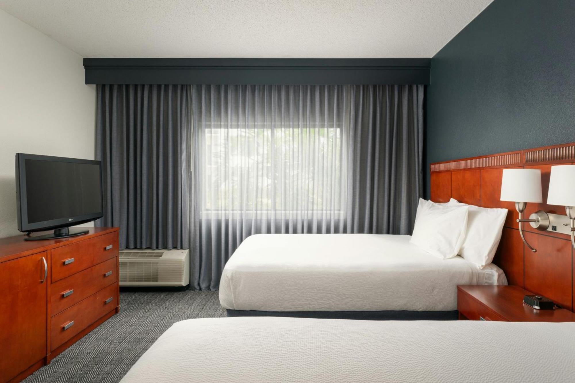 Courtyard Melbourne West Otel Dış mekan fotoğraf