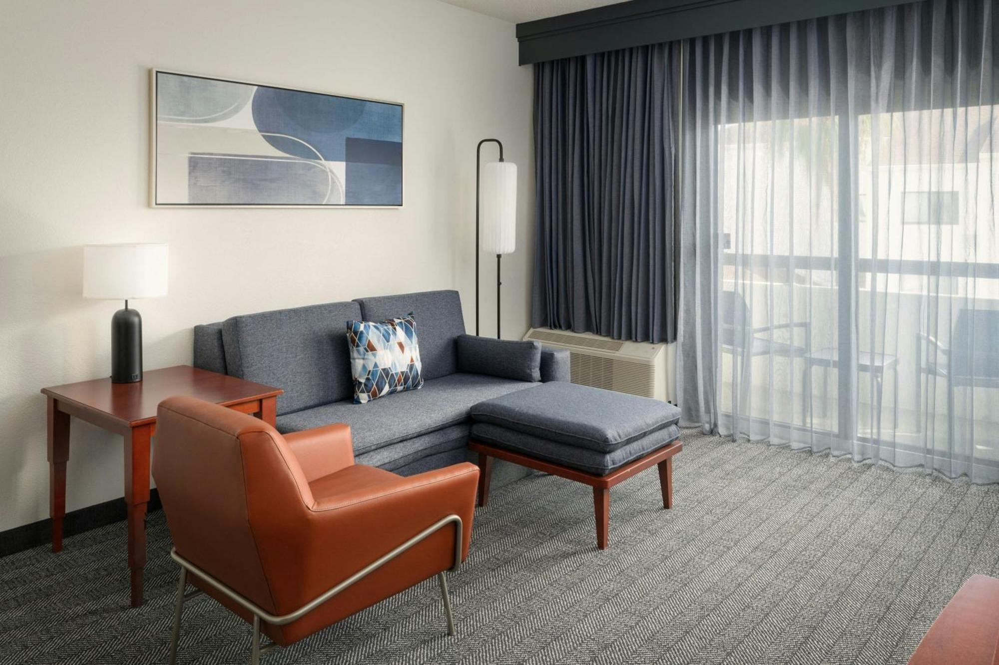 Courtyard Melbourne West Otel Dış mekan fotoğraf