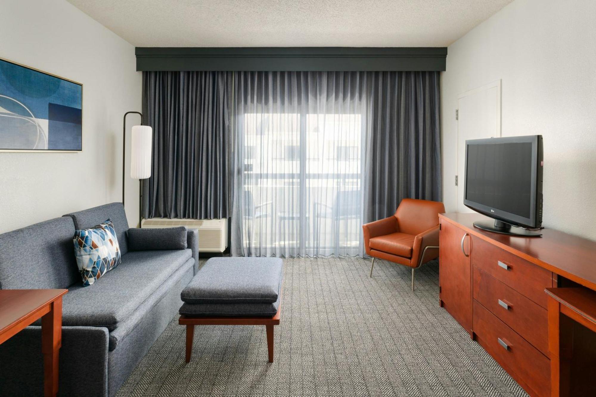 Courtyard Melbourne West Otel Dış mekan fotoğraf
