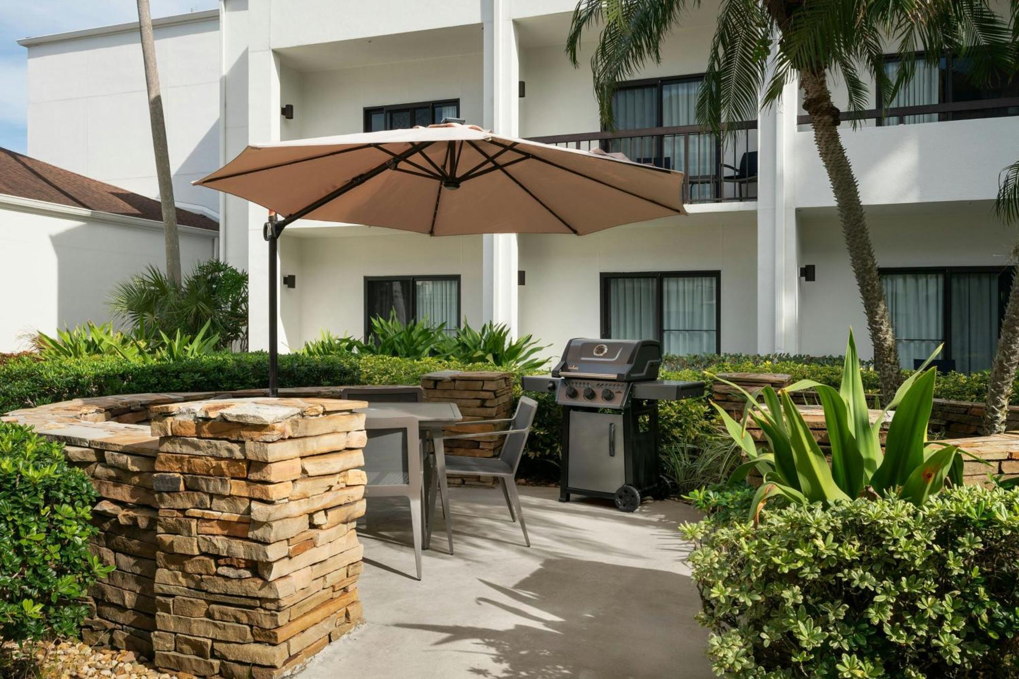 Courtyard Melbourne West Otel Dış mekan fotoğraf
