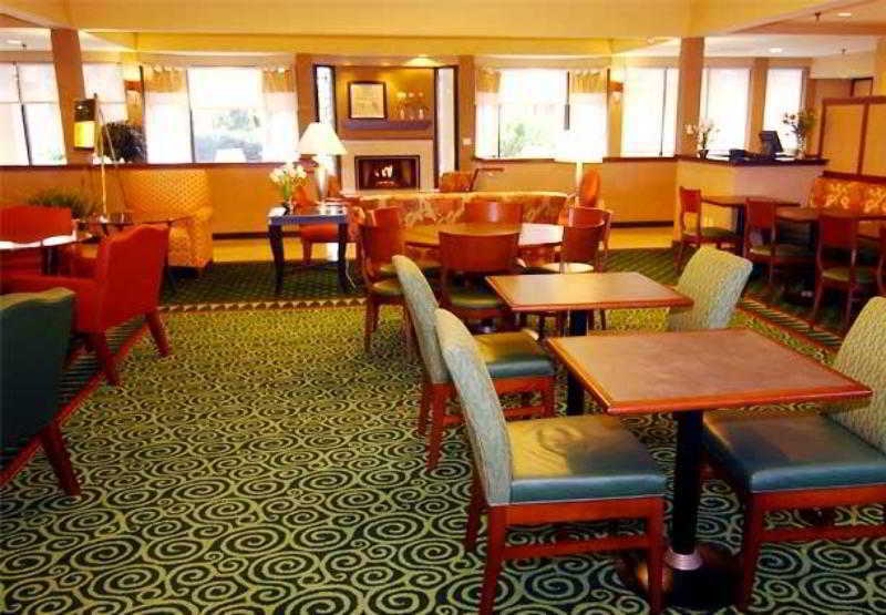 Courtyard Melbourne West Otel Restoran fotoğraf